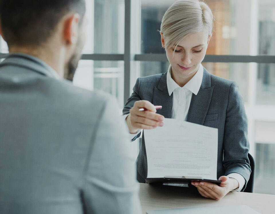 Eenzijdige wijziging van arbeidsvoorwaarden: actuele inzichten, juridische kaders en praktische tips | Cluster Advocatuur