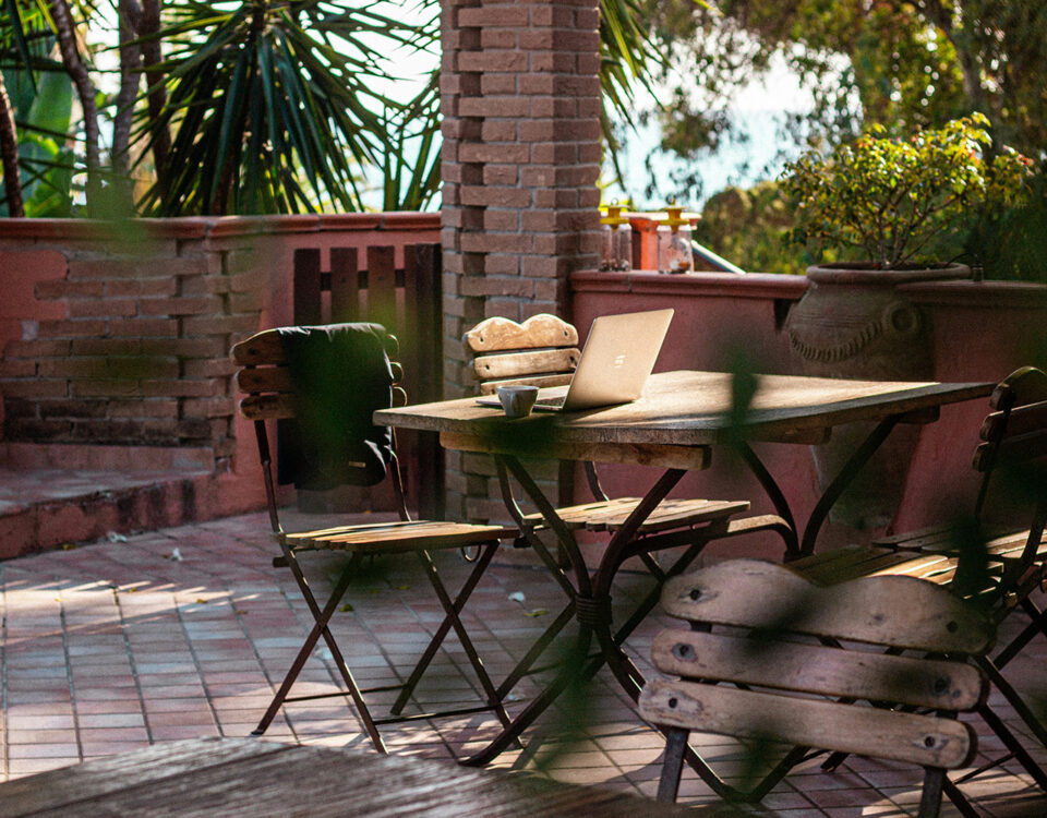 Werken vanuit huis (in het buitenland); arbeidsvoorwaarde of niet? | Cluster Advocatuur